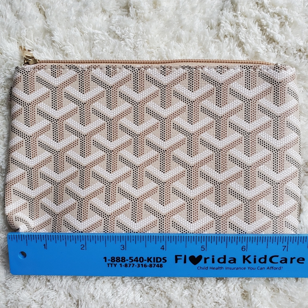 Patterned Wristlet - Picture 6 of 6